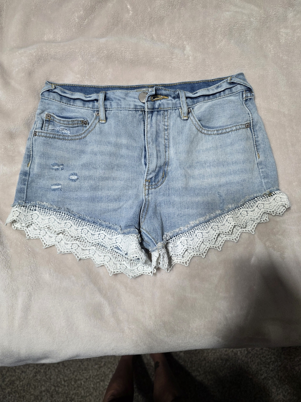 Free People Light Wash Denim Shorts with White Lace Hem Size 25